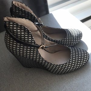 Seychelles fishnet Wedges